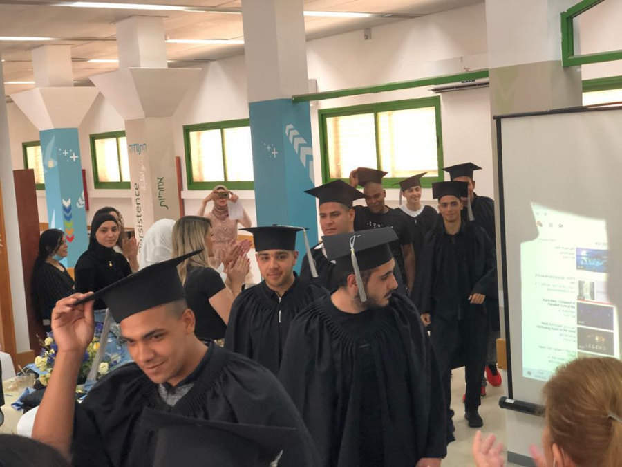 صور: حفل تخريج الفوج التاسع عشر في المدرسة التكنولوجية العربية بيافا 